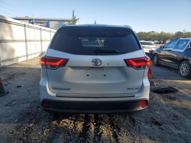 5TDJZRFH5JS559473 - 2018 TOYOTA HIGHLANDER SE Ақ фото 6
