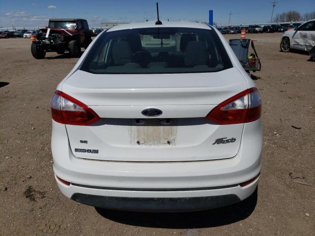 3FADP4BJXJM109872 - 2018 FORD FIESTA SE WHITE photo 6