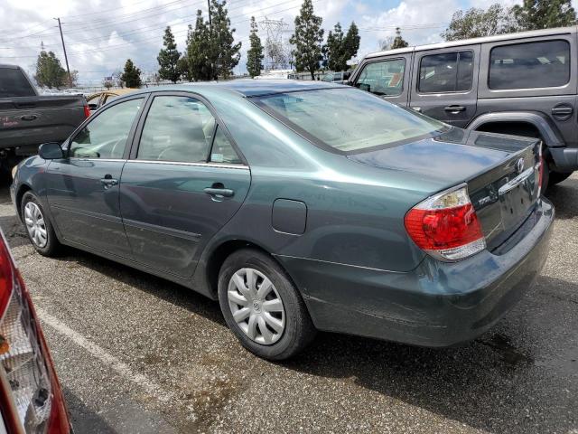 4T1BE32K85U072103 - 2005 TOYOTA CAMRY LE GREEN photo 2