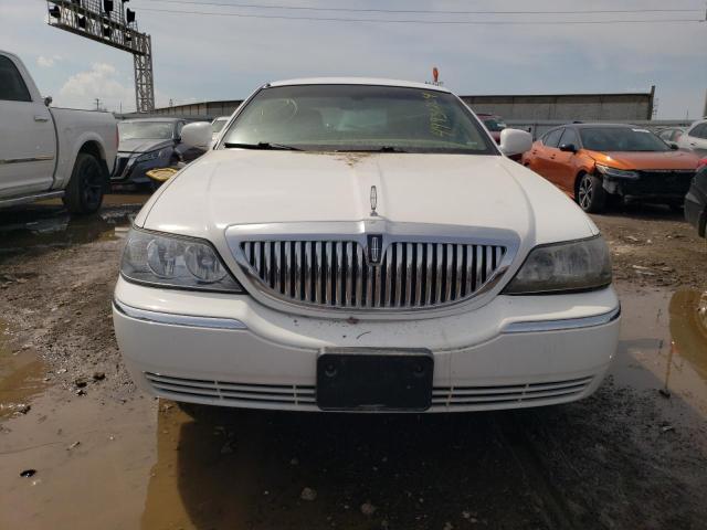 2LNBL8CV6BX755966 - 2011 LINCOLN TOWN CAR SIGNATURE LIMITED WHITE photo 5