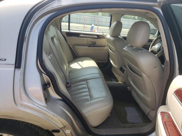 1LNHM81W33Y672872 - 2003 LINCOLN TOWN CAR EXECUTIVE SILVER photo 10