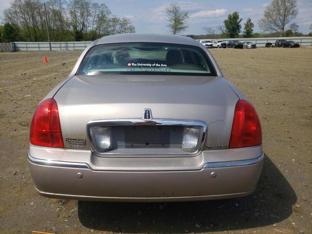 1LNHM81W33Y672872 - 2003 LINCOLN TOWN CAR EXECUTIVE SILVER photo 6