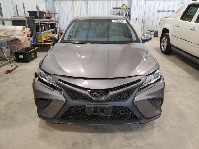 4T1B11HK9JU063721 - 2018 TOYOTA CAMRY L GRAY photo 5