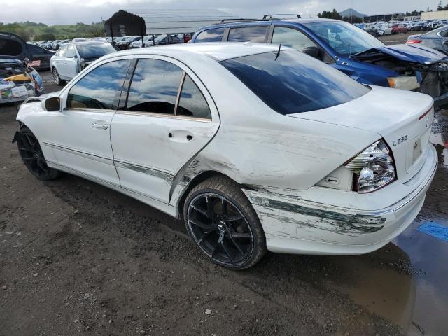 WDBRF54H27F854335 - 2007 MERCEDES-BENZ C 280 WHITE photo 2