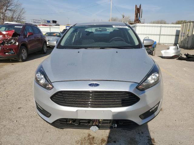 1FADP3F27JL303497 - 2018 FORD FOCUS SE SILVER photo 5