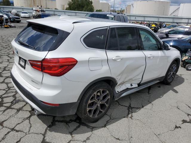 WBXJG9C09M5U35935 - 2021 BMW X1 XDRIVE28I WHITE photo 3