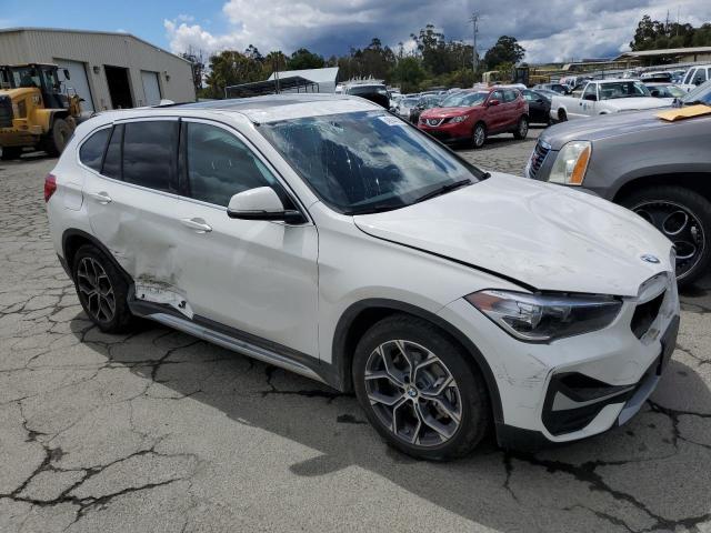 WBXJG9C09M5U35935 - 2021 BMW X1 XDRIVE28I WHITE photo 4