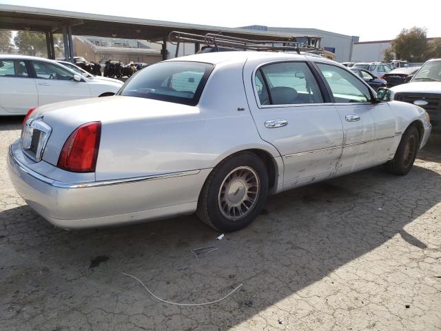 1LNHM83W52Y658323 - 2002 LINCOLN TOWN CARTIER SILVER photo 3