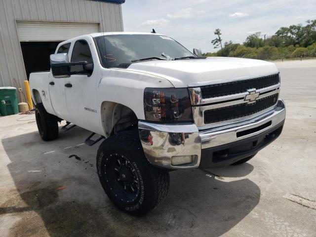 1GCHC23637F522621 - 2007 CHEVROLET SILVERADO C2500 HEAVY DUTY WHITE photo 1