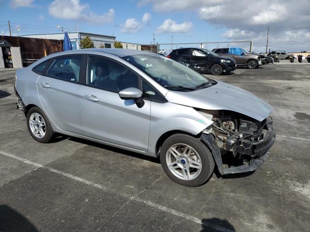 3FADP4BJ6KM138268 - 2019 FORD FIESTA SE SILVER photo 4