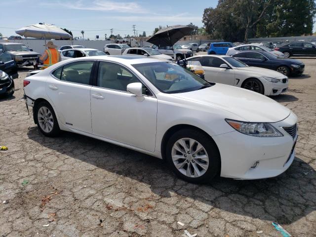 JTHBW1GG1E2040601 - 2014 LEXUS ES 300H WHITE photo 4