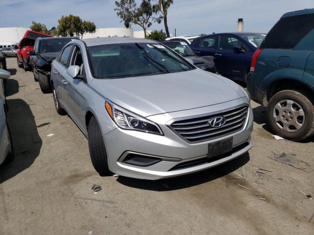 5NPE24AF2GH300663 - 2016 HYUNDAI SONATA SE SILVER photo 4