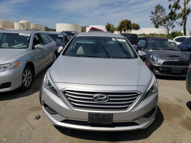 5NPE24AF2GH300663 - 2016 HYUNDAI SONATA SE SILVER photo 5