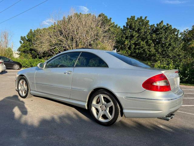 WDBTJ72H07F207001 - 2007 MERCEDES-BENZ CLK 550 SILVER photo 3