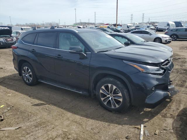 5TDGZRBH3NS575029 - 2022 TOYOTA HIGHLANDER XLE BLACK photo 4