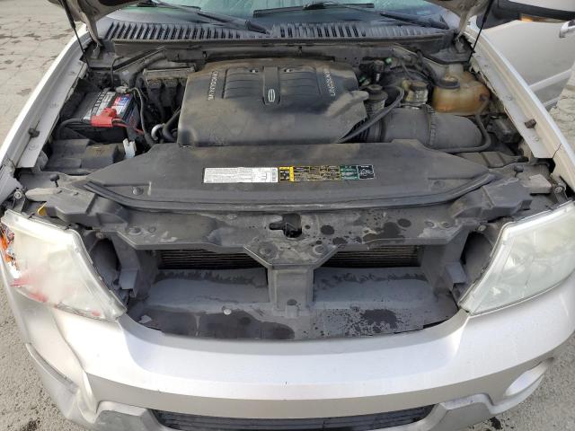 5LMFU28R03LJ41143 - 2003 LINCOLN NAVIGATOR 银色 照片 11