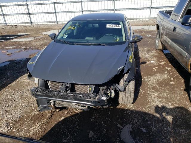 1VWDT7A32HC075655 - 2017 VOLKSWAGEN PASSAT R-LINE Grau Foto 5