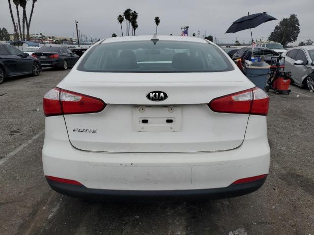 KNAFK4A62G5617330 - 2016 KIA FORTE LX WHITE photo 6