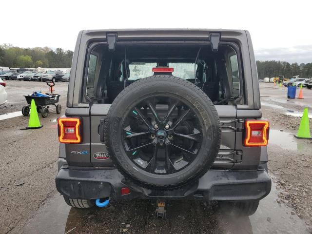 1C4JJXP6XMW643026 - 2021 JEEP WRANGLER U SAHARA 4XE GRAY photo 6