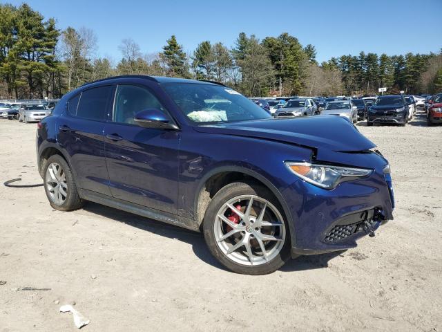 ZASFAKNN2J7C17637 - 2018 ALFA ROMEO STELVIO TI SPORT BLUE photo 4