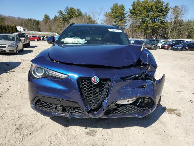 ZASFAKNN2J7C17637 - 2018 ALFA ROMEO STELVIO TI SPORT BLUE photo 5