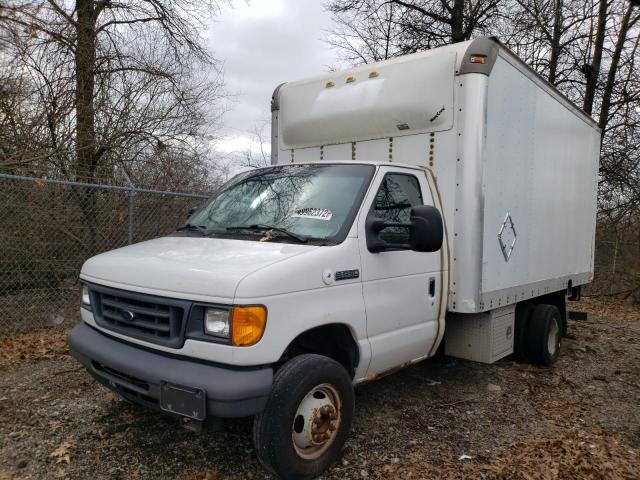 1FDXE45S17DB32717 - 2007 FORD E450 WHITE photo 2