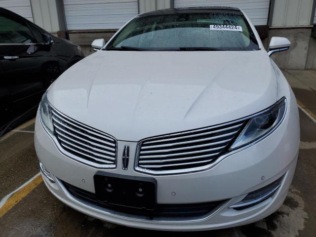 3LN6L2JKXGR604562 - 2016 LINCOLN MKZ WHITE photo 5