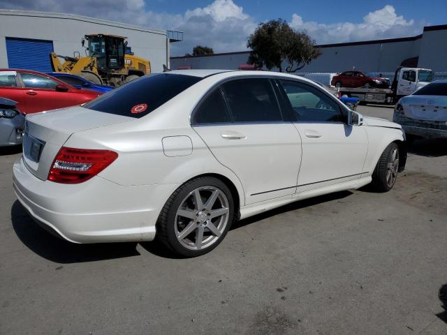 WDDGF4HB3EA957417 - 2014 MERCEDES-BENZ C 250 WHITE photo 3