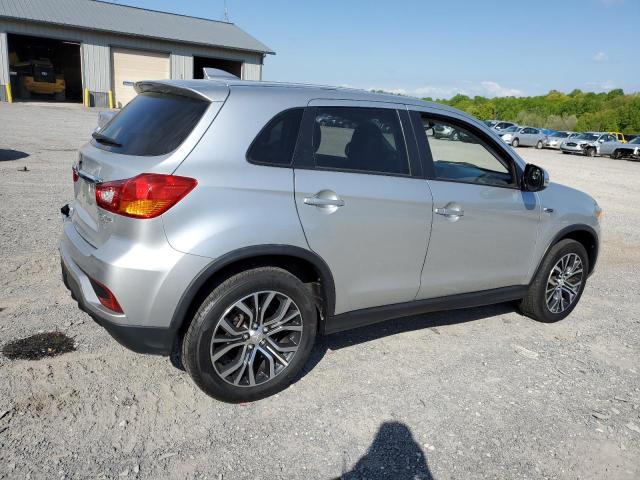 JA4AP3AW5JU014677 - 2018 MITSUBISHI OUTLANDER ES SILVER photo 3