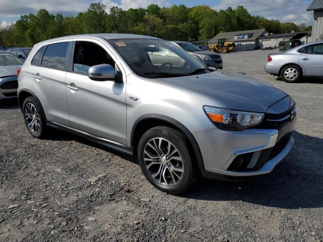 JA4AP3AW5JU014677 - 2018 MITSUBISHI OUTLANDER ES SILVER photo 4