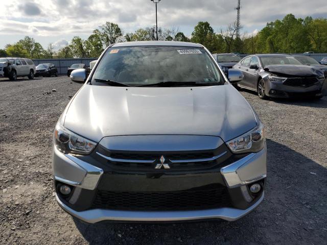 JA4AP3AW5JU014677 - 2018 MITSUBISHI OUTLANDER ES SILVER photo 5