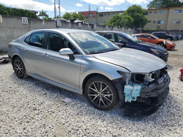 4T1G11AK7RU893870 - 2024 TOYOTA CAMRY SE NIGHT SHADE SILVER photo 4