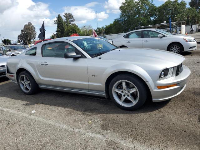 1ZVHT82H255130607 - 2005 FORD MUSTANG GT SILVER photo 4