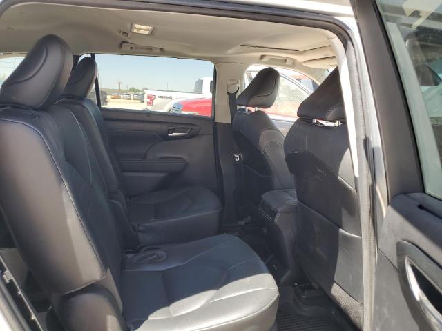 5TDGZRBH8MS061238 - 2021 TOYOTA HIGHLANDER XLE SILVER photo 11