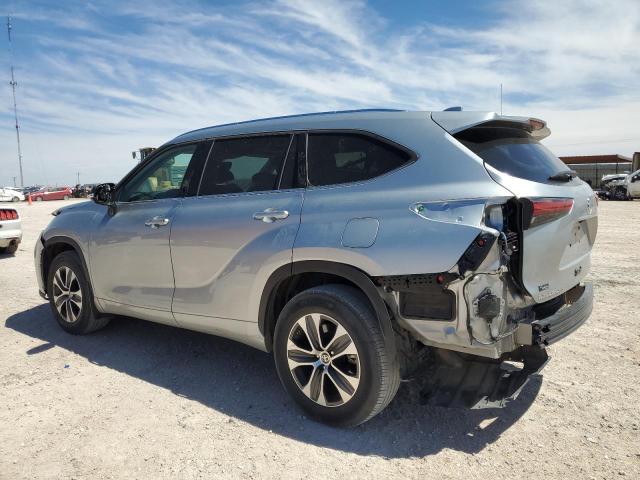 5TDGZRBH8MS061238 - 2021 TOYOTA HIGHLANDER XLE SILVER photo 2