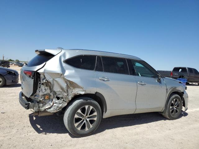 5TDGZRBH8MS061238 - 2021 TOYOTA HIGHLANDER XLE SILVER photo 3