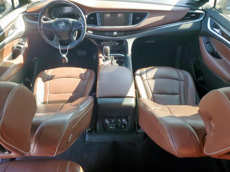 5GAERDKW0JJ203133 - 2018 BUICK ENCLAVE AVENIR SILVER photo 8