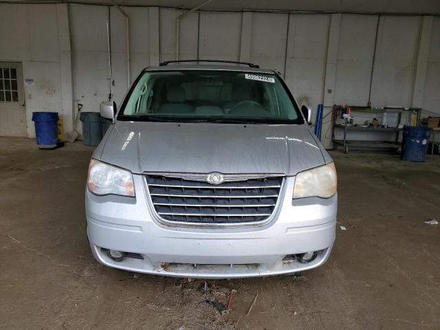 2A4RR5D15AR350996 - 2010 CHRYSLER TOWN & COU TOURING SILVER photo 5