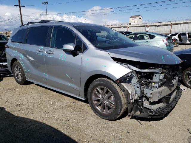 5TDKRKECXMS040957 - 2021 TOYOTA SIENNA LE SILVER photo 4