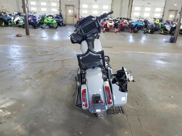 1HD1KB718RB634181 - 2024 HARLEY-DAVIDSON FLHX 灰色 照片 4