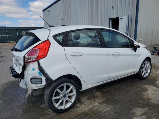 3FADP4EJ0KM137869 - 2019 FORD FIESTA SE WHITE photo 3