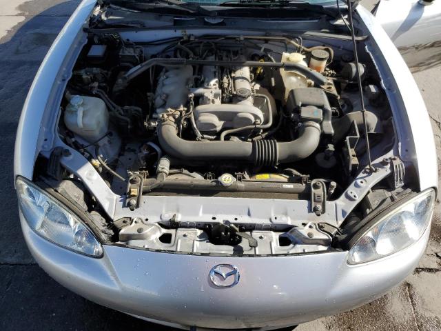 JM1NB353850410766 - 2005 MAZDA MX-5 MIATA BASE SILVER photo 11
