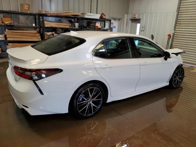 4T1G11AK8RU903404 - 2024 TOYOTA CAMRY SE NIGHT SHADE WHITE photo 3