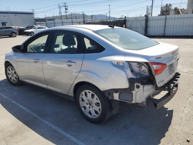 1FAHP3F29CL455429 - 2012 FORD FOCUS SE SILVER photo 2