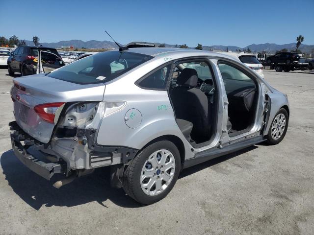 1FAHP3F29CL455429 - 2012 FORD FOCUS SE SILVER photo 3