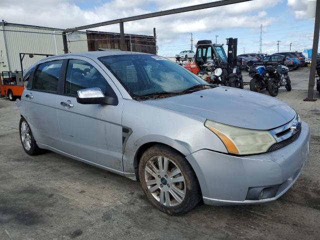 1FAHP35N78W148469 - 2008 FORD FOCUS SE SILVER photo 4