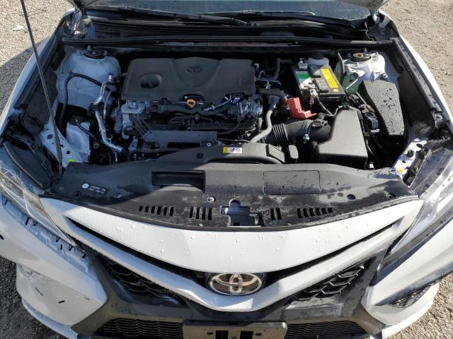 4T1G11AKXPU183410 - 2023 TOYOTA CAMRY SE NIGHT SHADE WHITE photo 11