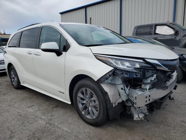 5TDJRKEC4MS008615 - 2021 TOYOTA SIENNA XLE WHITE photo 4