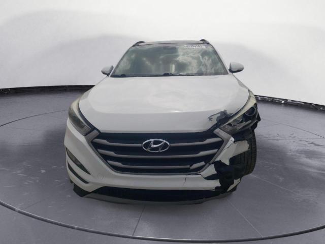 KM8J33A24JU653241 - 2018 HYUNDAI TUCSON VALUE WHITE photo 5