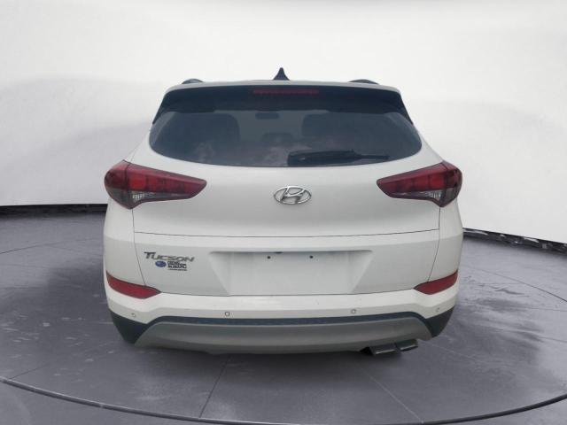 KM8J33A24JU653241 - 2018 HYUNDAI TUCSON VALUE WHITE photo 6